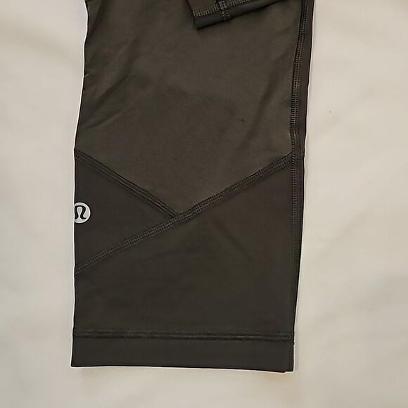 Lululemon cropped leggings size 8 - Picture 2 of 10